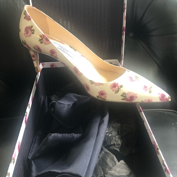New in Box Prada Vernice Rose pumps. - Picture 5 of 5